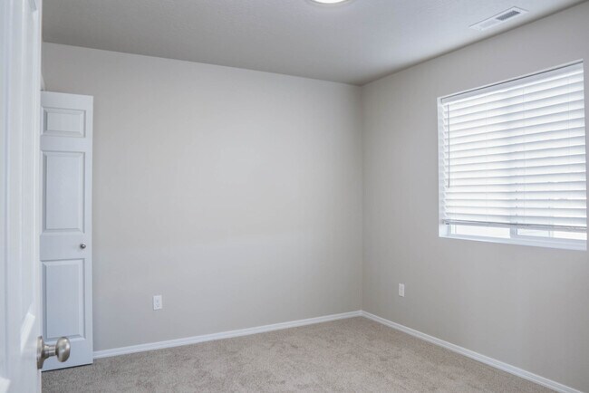 Building Photo - 1036 Magic Mill Ave