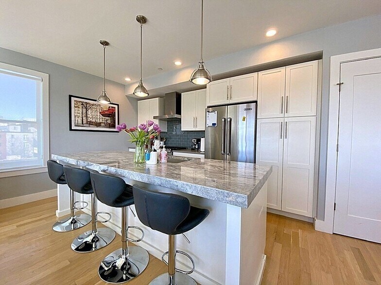 Building Photo - 150 W Broadway