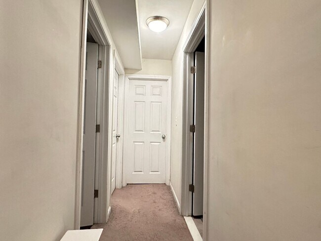 Building Photo - Mission Hill 5 -Bed