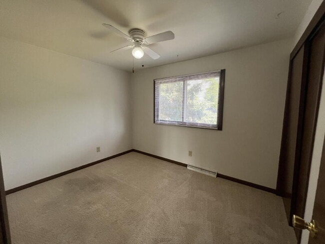 Building Photo - 536 Melody Ln