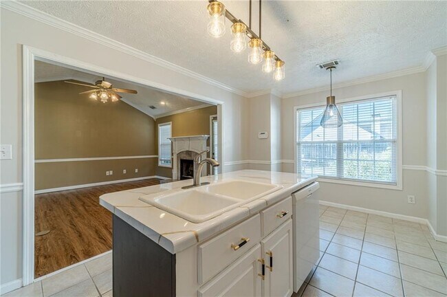 Building Photo - 231 Windermere Dr