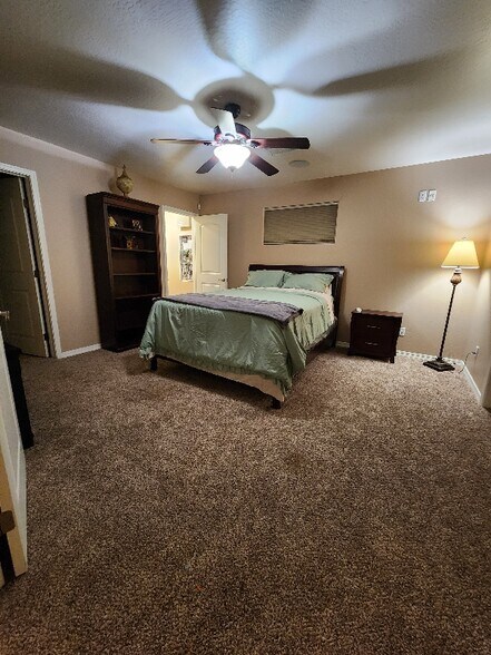 Building Photo - 12616 N 39th St