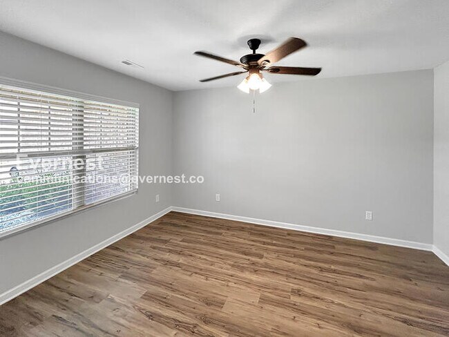 Building Photo - 322 Fenrose Dr