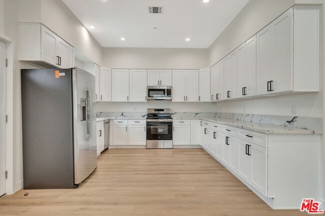 Building Photo - 11108 Norris Ave