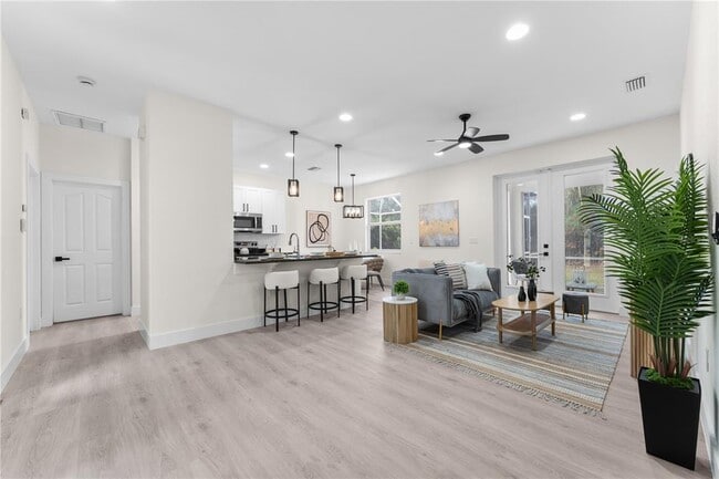 Building Photo - 2503 Dumont Ln