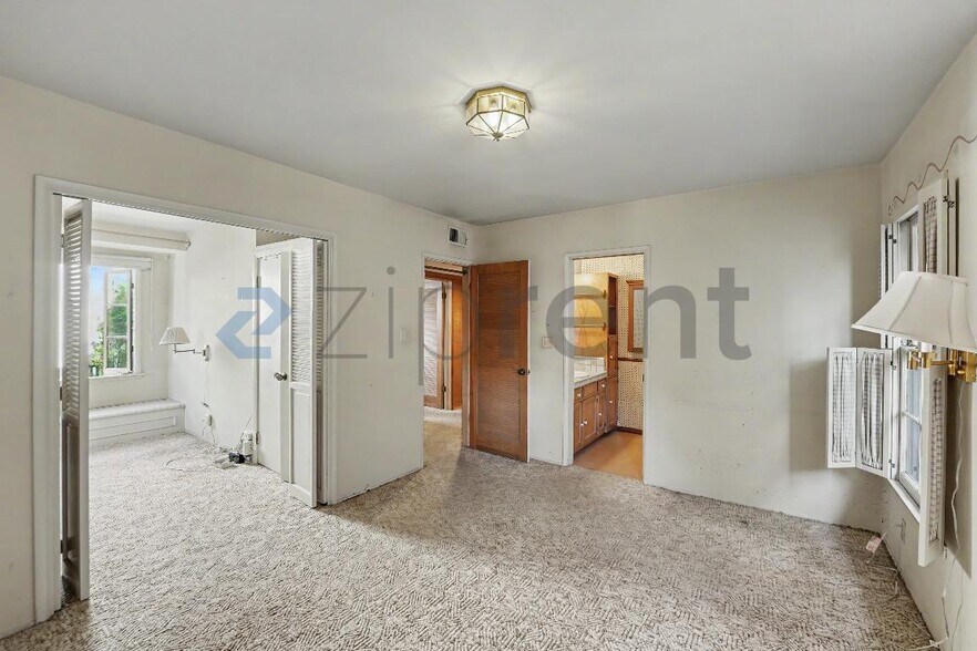 Building Photo - Unit