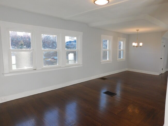 Building Photo - 264 Broad St