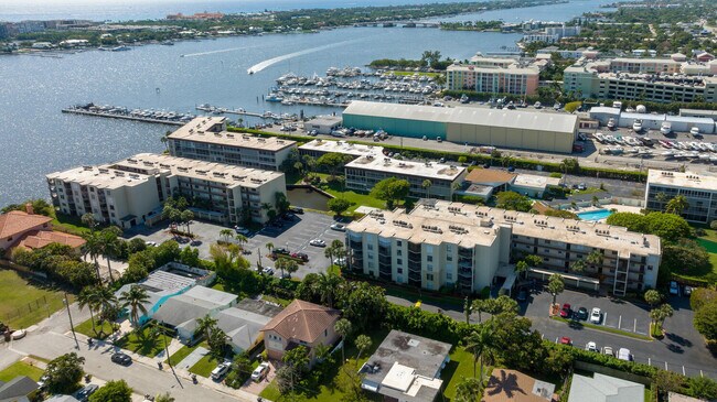 Building Photo - 300 Waterway Dr S