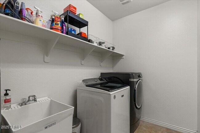 Building Photo - 2674 E Cherry Hill Dr