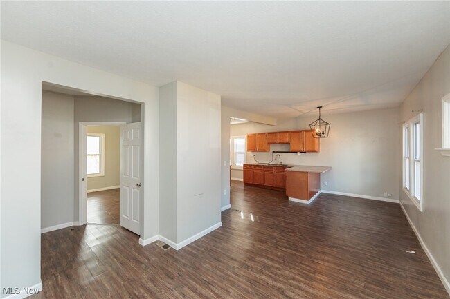 Building Photo - 2035 Chesterland Ave