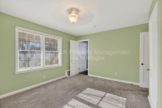 Building Photo - 1255 St Antoine St