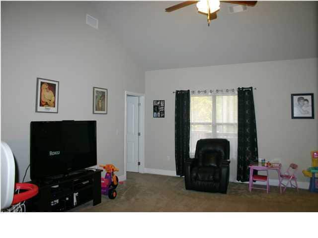 Building Photo - 658 Red Fern Rd