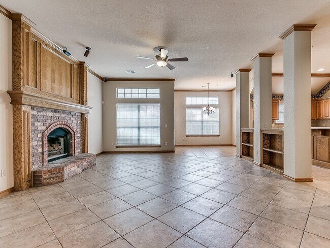Building Photo - Stunning Open-Concept Home with Luxury Primary Suite & Outdoor Living