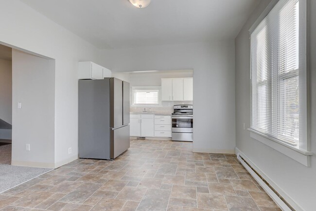 Building Photo - Dewey Duplex