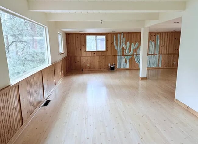 Building Photo - 11881 Pine Forest Rd