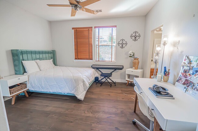 Building Photo - Spectacular 5-Bedroom Home with Private Po...