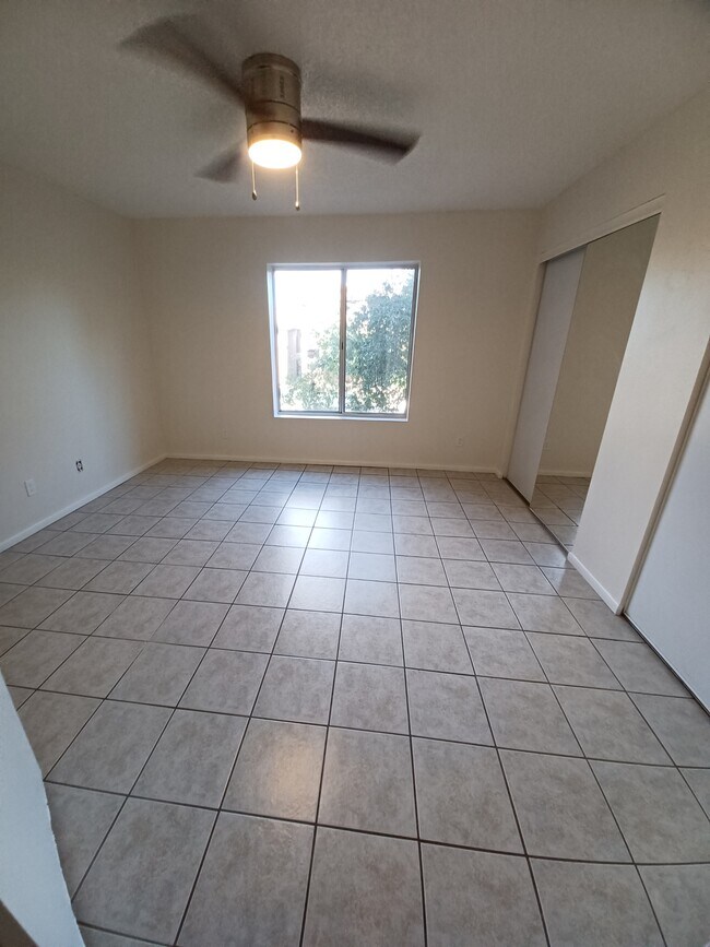 Building Photo - 540 N May