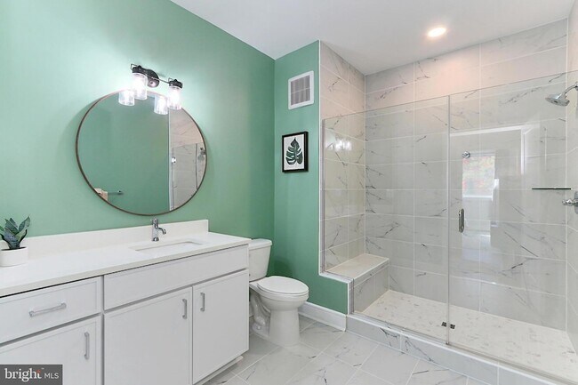 Building Photo - 635 Slaters Ln