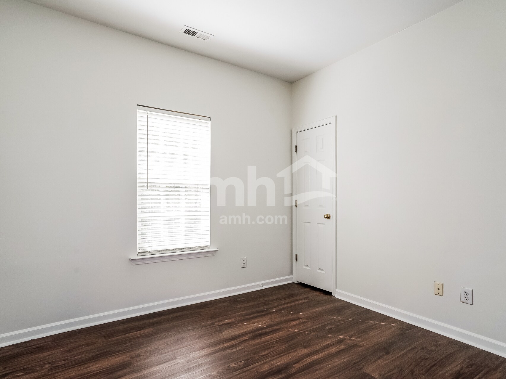Building Photo - 5300 Logos Ct