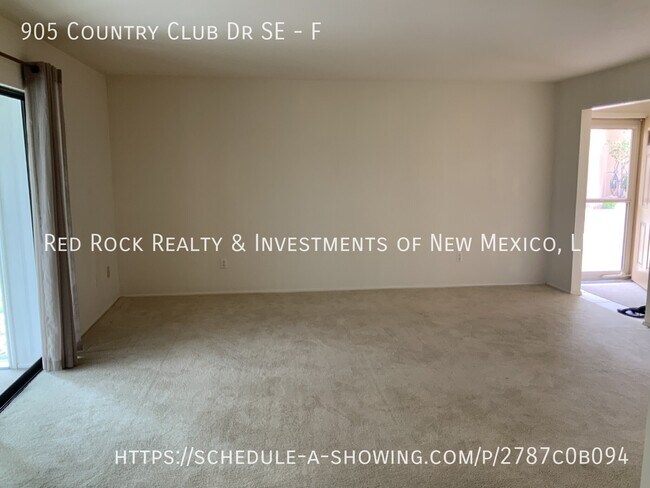 Building Photo - 905 Country Club Dr SE