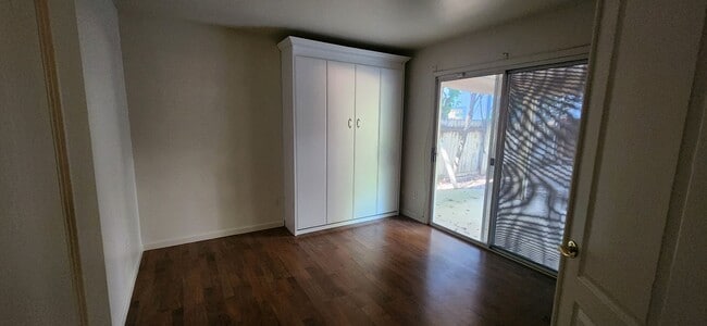 Building Photo - 3 Bedroom 3 Bathroom Home in River Oaks Co...