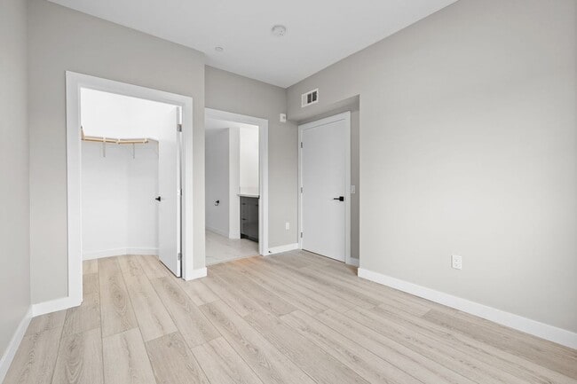 Building Photo - 12714 S Figueroa St