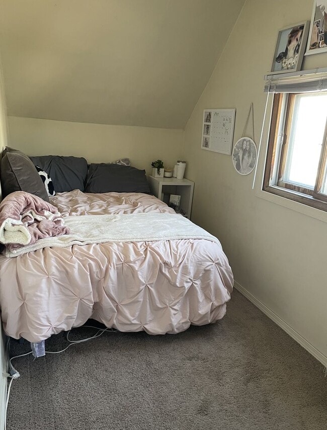 Building Photo - 3114 N Newhall St