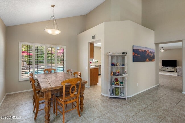 Building Photo - 9012 E Sutton Dr