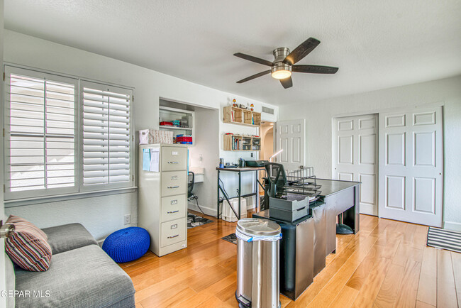 Building Photo - 6205 Brisa Del Mar Dr