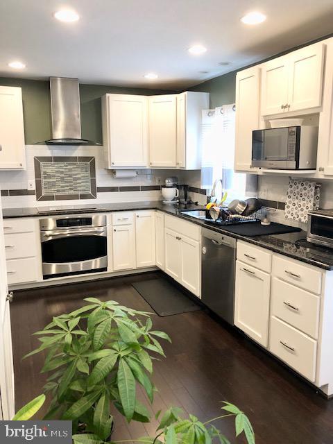 Building Photo - 15 Robin Ridge Ct