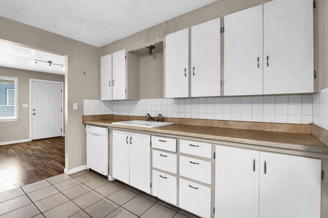 Building Photo - 1131/1133 W Ivy Ave