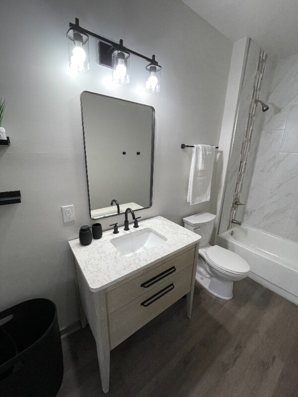 Building Photo - 2253 N Kenwood Ave