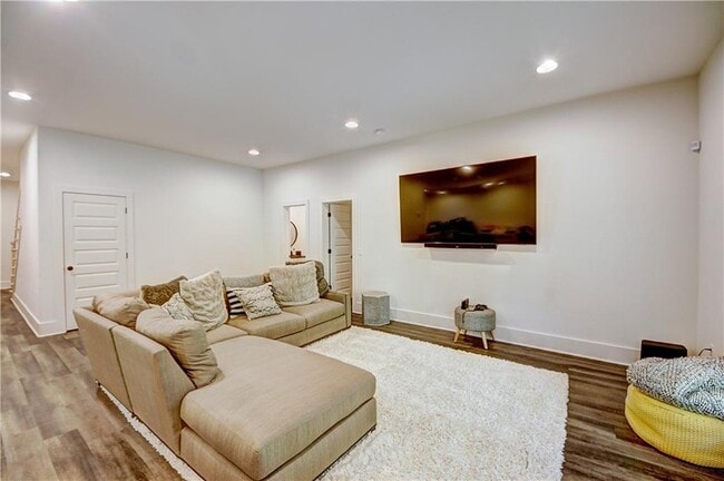 Building Photo - 1268 Hayes Dr SE