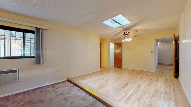 Building Photo - UPTOWN 3/BD 2/BA 1/CP WORKSHOP