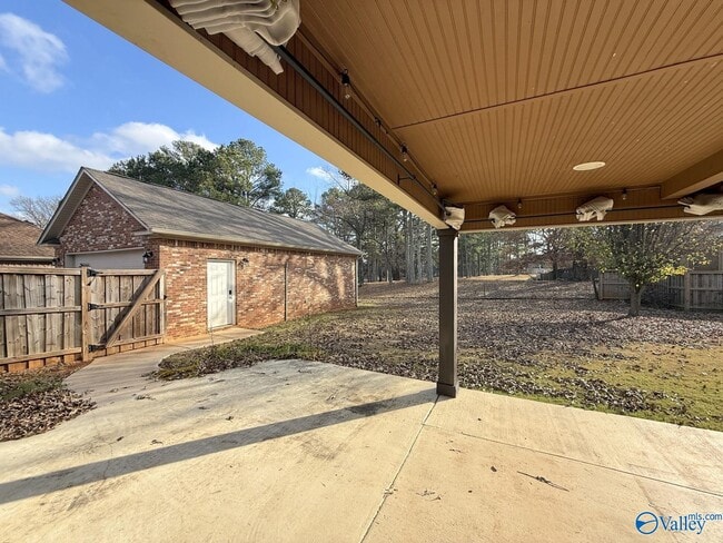 Building Photo - 118 Crystal Lake Dr