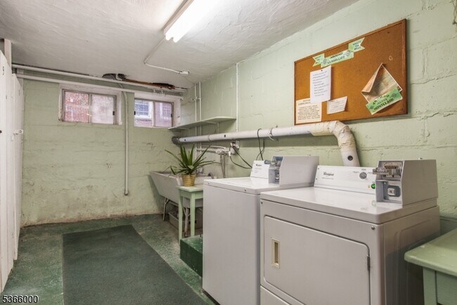 Building Photo - 378 Claremont Ave