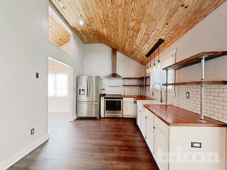 Building Photo - 511 Lisa Carol Dr