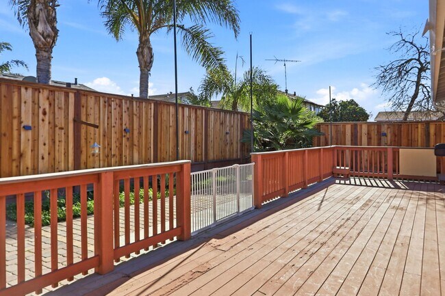 Building Photo - Turnkey Open-Concept Home with Central A/C & Solar