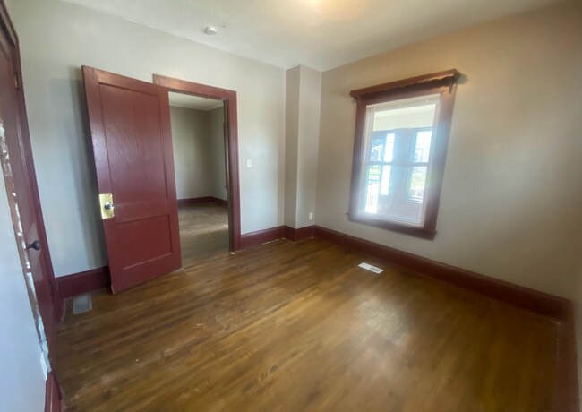 Building Photo - 3522 N Bryant Ave