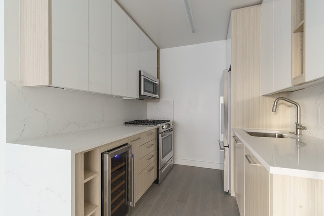 Interior Photo - 101 West End Avenue