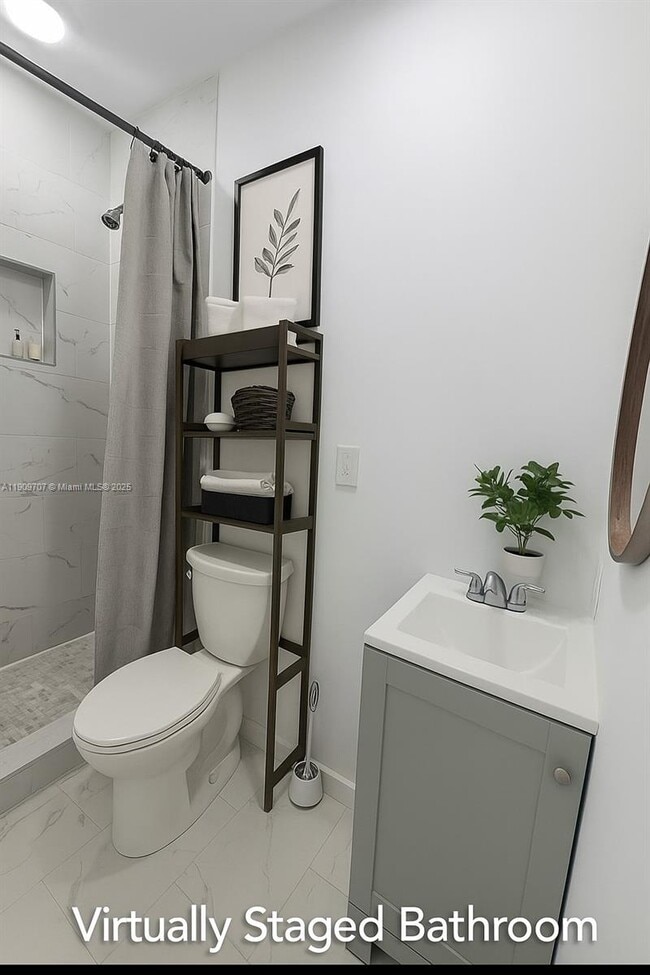 Building Photo - 1008 N 18th Ct