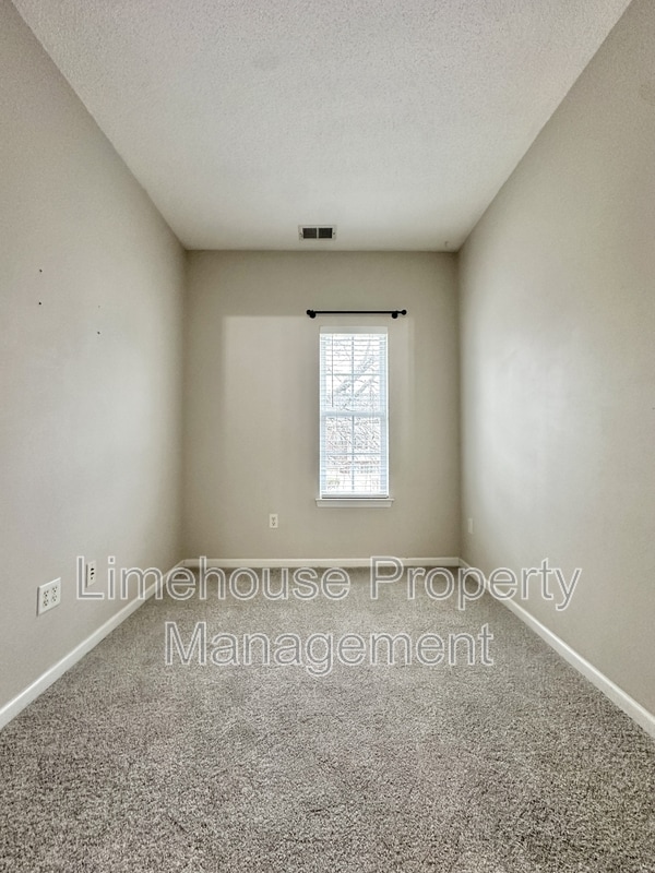 Building Photo - 5872 Ludington Dr