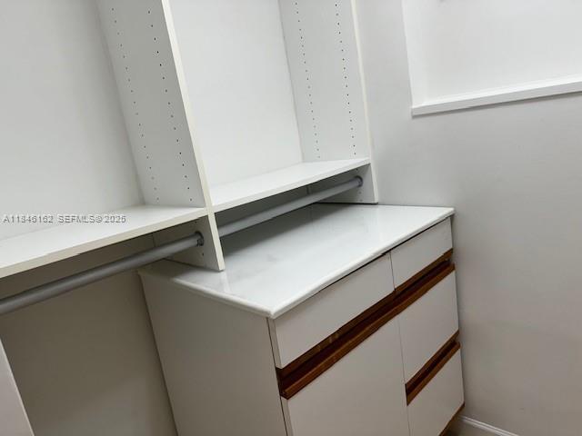 Building Photo - 9100 W Bay Harbor Dr