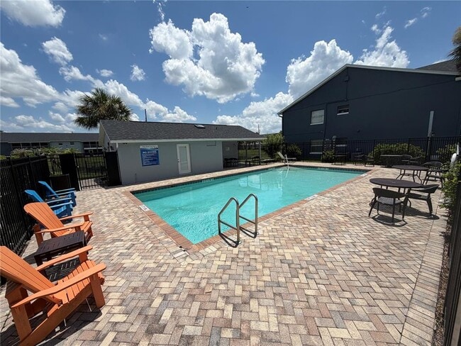 Building Photo - 4160 Pershing Pointe Pl