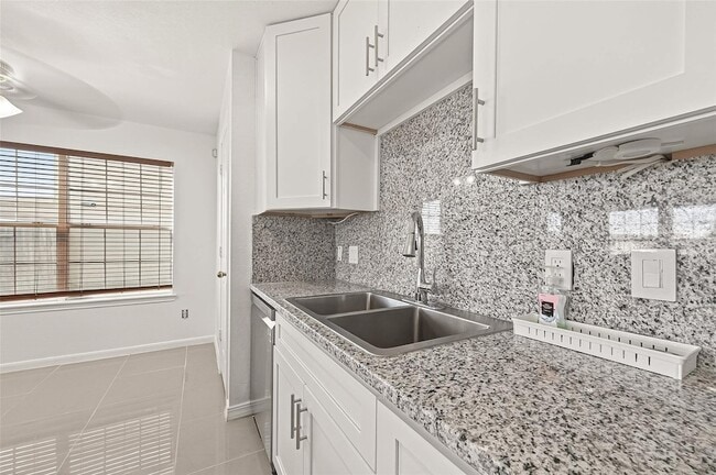 Building Photo - 15707 Crooked Arrow Dr