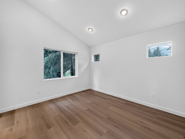 Building Photo - 328 NE 125th St