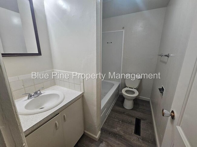 Building Photo - 1151 E Cedar St