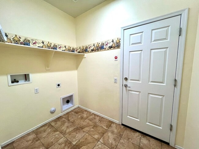Building Photo - Nice 3 Bedroom Home in Sierra Morado