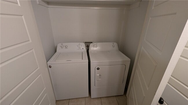 Building Photo - 1202 Christian Ave