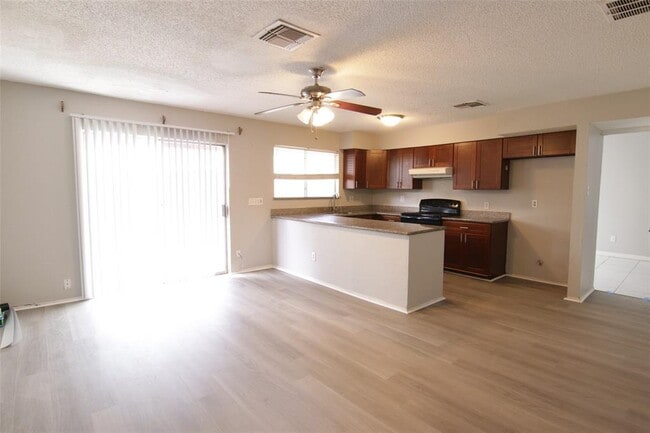 Building Photo - 12155 Huntington Venture Dr